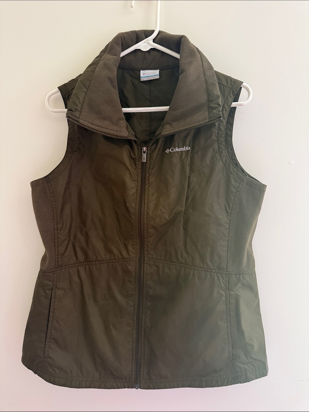 Columbia Women's Olive Green Zip-Front Vest